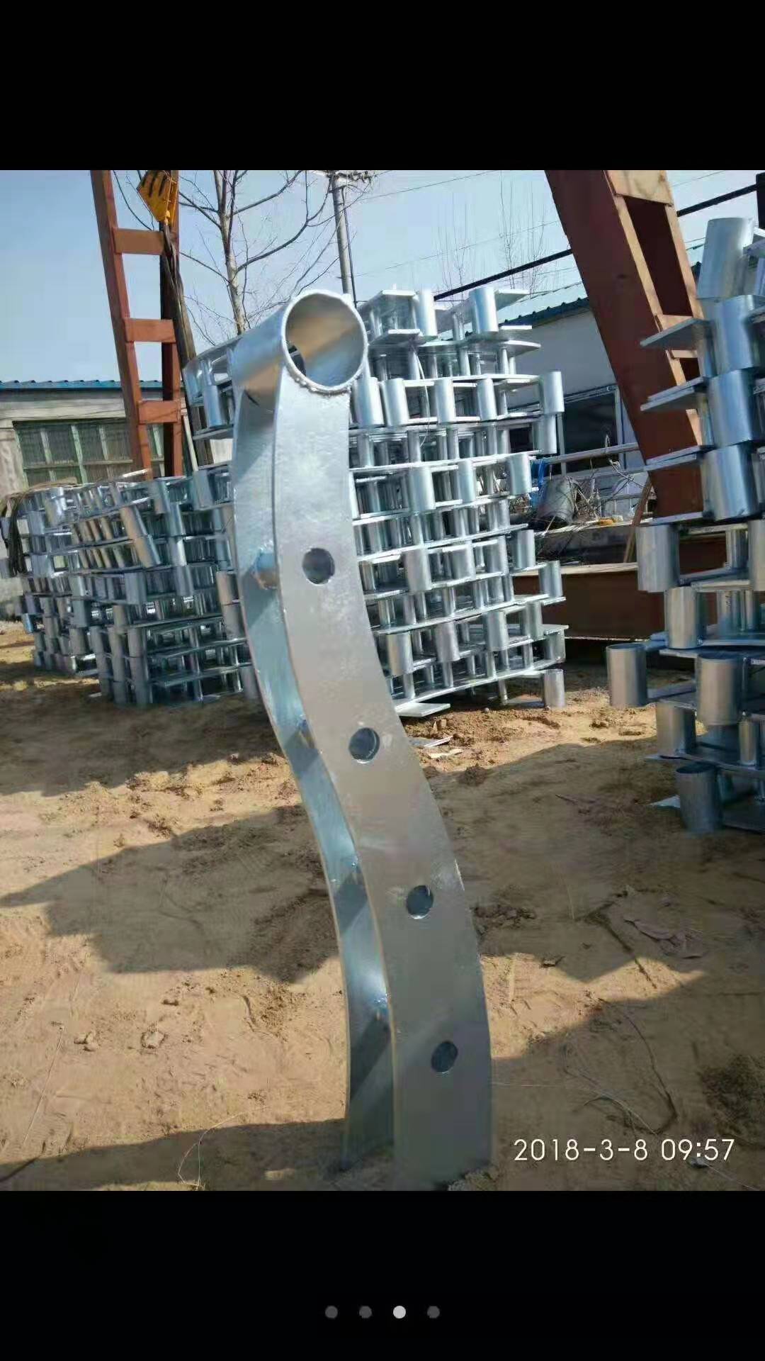防撞钢板立柱