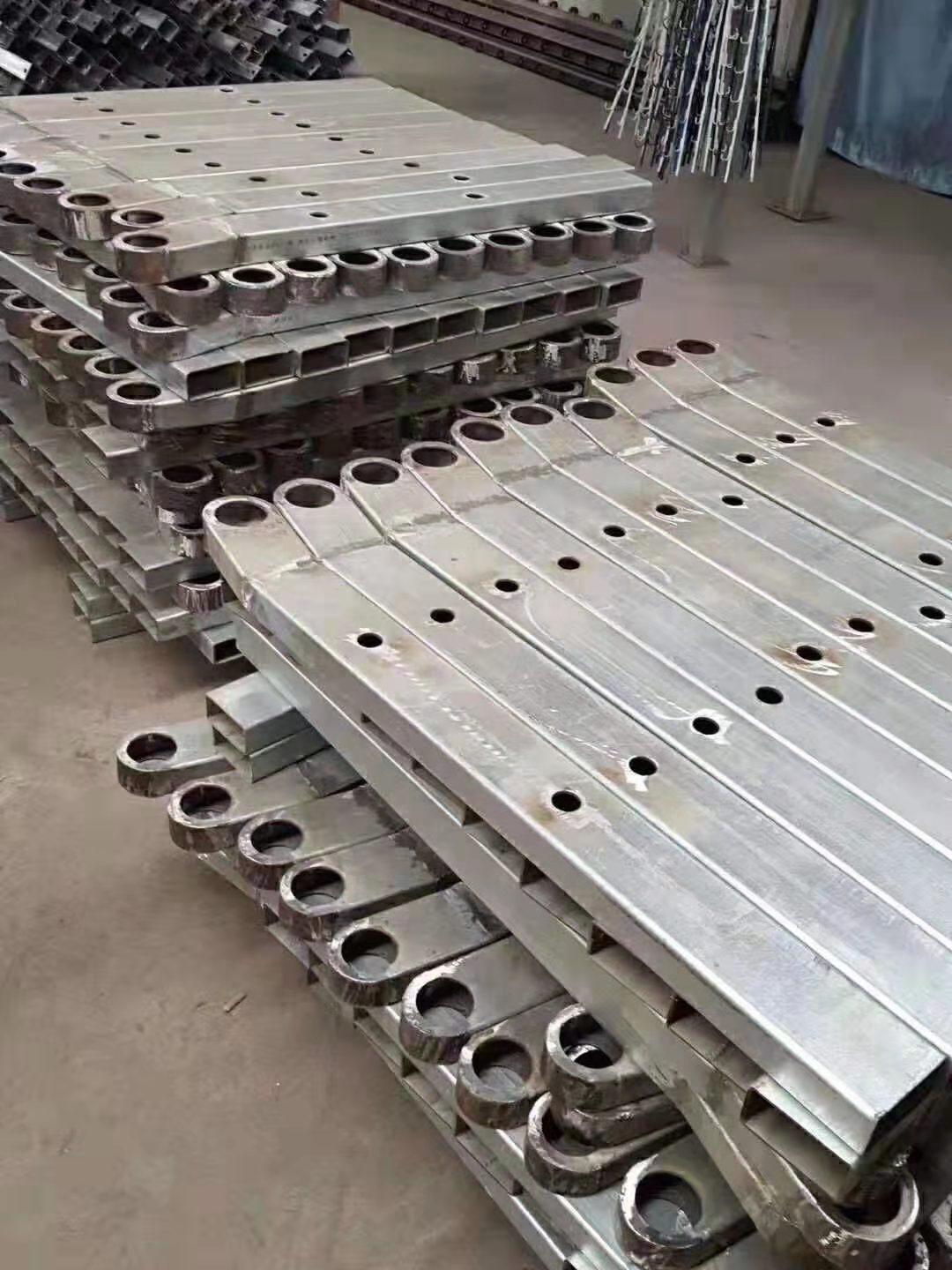 防撞钢板立柱