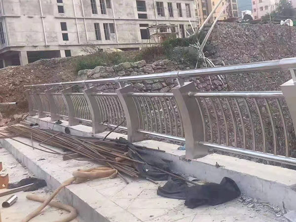 道路护栏